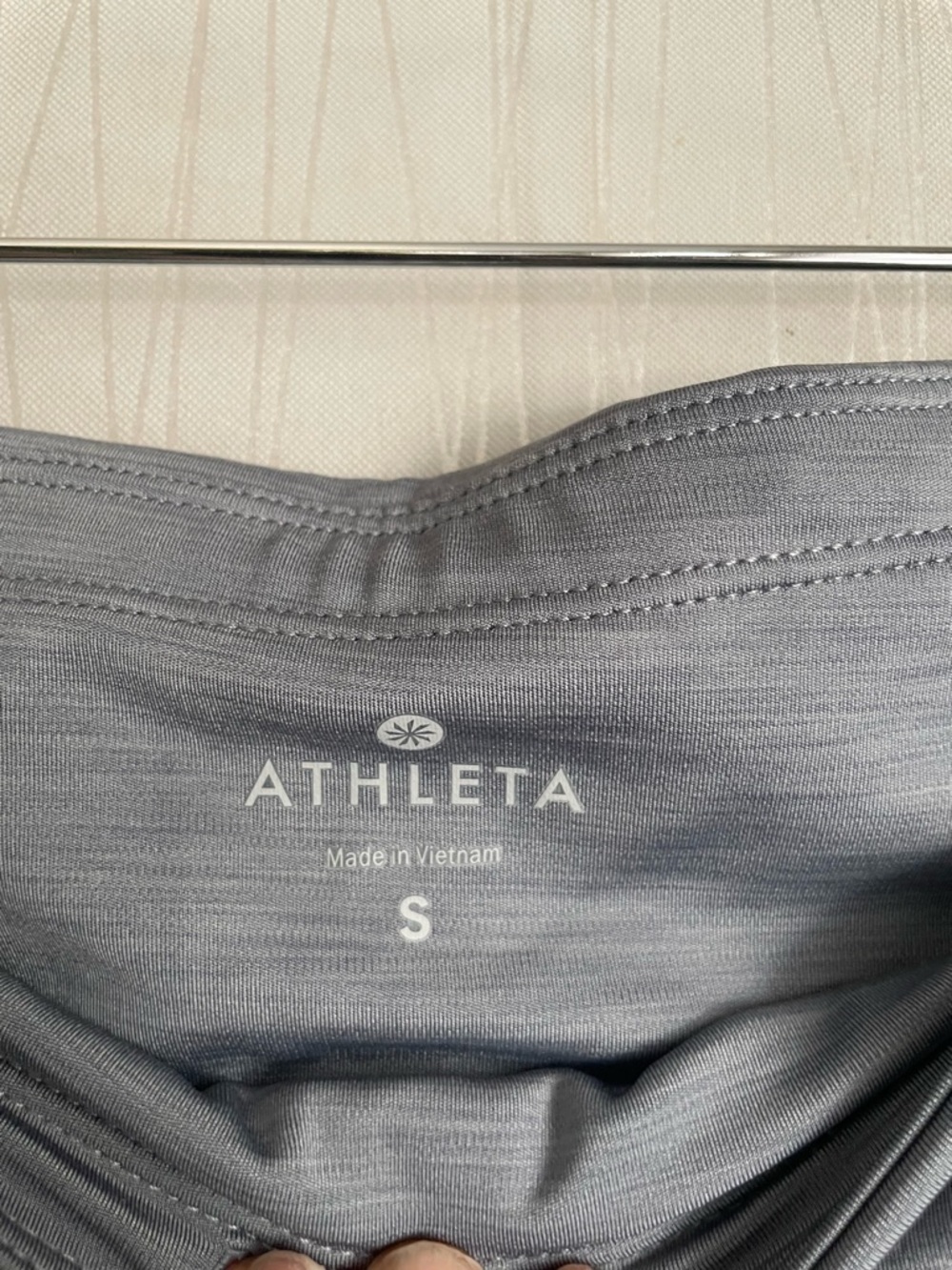 Athleta Cropped Leggings Small Gray Pink Colorblock Capri Workout Yoga Gym - Picture 6 of 9